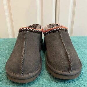 UGG lined slippers, never worn